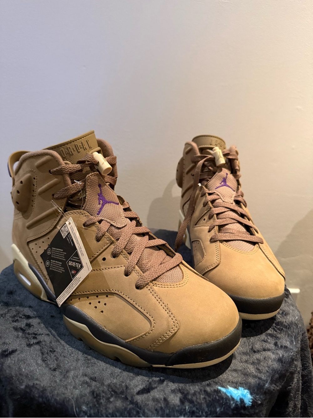 Jordan 6 Gore-Tex Brown Kelp Women’s size 12/ Men’s size 10.5